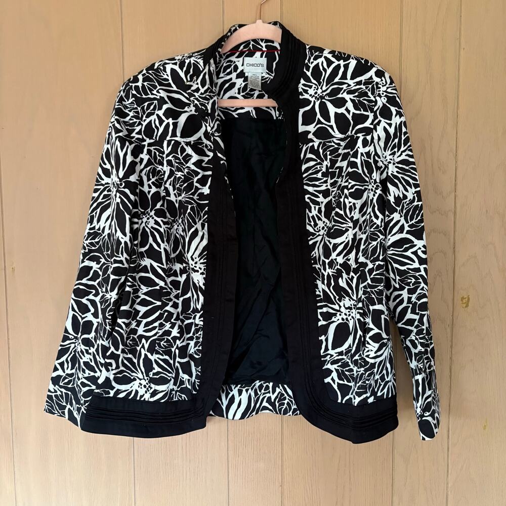 Chico's Botanical Print Black White Blazer Size L Floral Structured Jacket